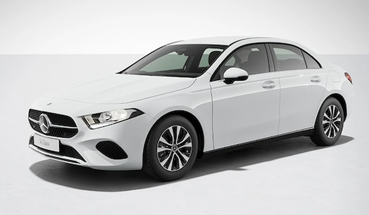 Mercedes Classe A disponibile per noleggio premium a Riccione
